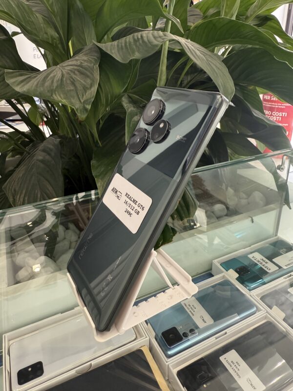 Realme GT6 - immagine 2